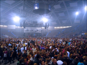 tłum wychodzi po koncercie -  Rihanna Atlas Arena 2011