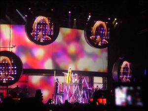 podczas utworu "Unfaithful" - Rihanna Atlas Arena 2011